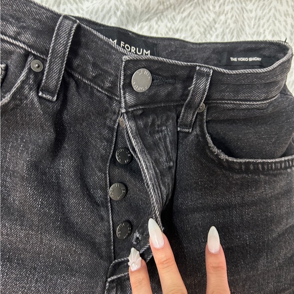 Aritzia Denim Forum Yoko Shorts - Picture 4 of 4